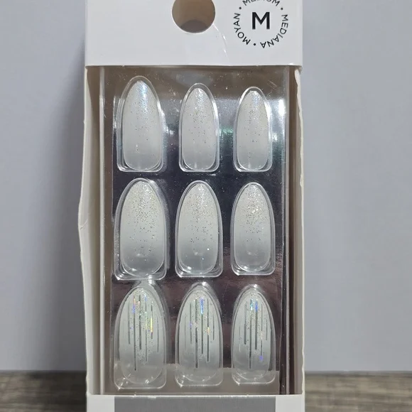 Dashing Diva NailBliss Salon Gel Nails Medium Length Brand New  - White Silver - Picture 2 of 4